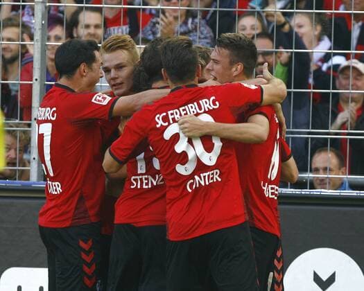 SC Freiburg - TSG 1899 Hoffenheim Jubel SCF, Jubeltraube, quer, Fußball, 1.BL Saison 2017 2018