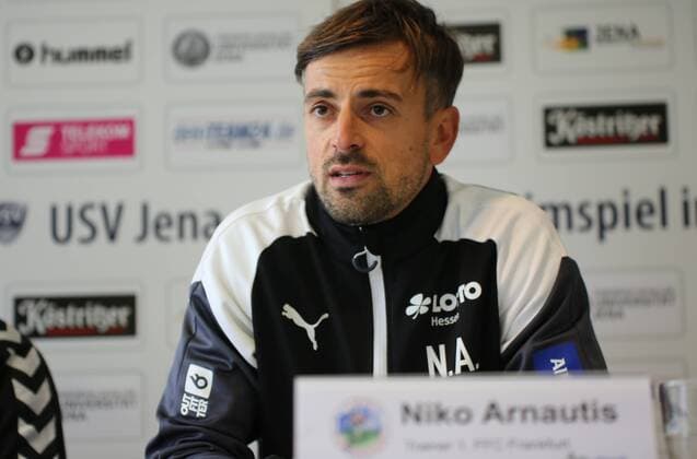 01.10.2017 xcex Deutschland, Jena, Fussball, Frauenfussball Allianz Frauen-Bundesliga Saison 2017 2018 FF USV Jena gegen 1. FFC Frankfurt Cheftrainer Niko Arnautis (Frankfurt)