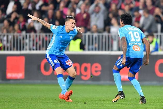 19 Luiz GUSTAVO om 05 Lucas OCAMPOS om JOIE FOOTBALL Nice vs Marseille Ligue 1 Conforama 01 10 2017 FEP Panoramic 