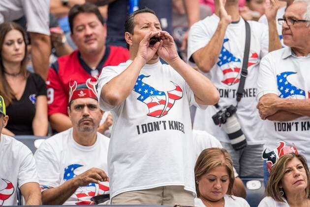 October 1, 2017: Houston Texans fans wear shirts that state I don t kneel referencing the national anthem protests at an NFL American Football Herren USA football game between the Houston Texans and the Tennessee Titans at NRG Stadium in Houston, TX. The Texans won the game 57-14... CSM NFL 2017: Titans vs Texans OCT 01 - ZUMAc04_ 20171001_zaf_c04_153 Copyright: xTraskxSmithx