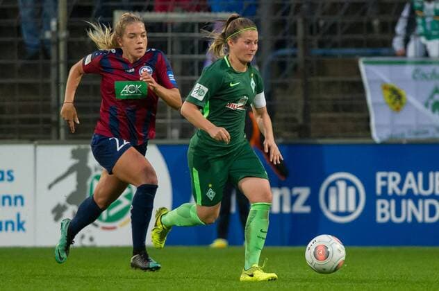 v.li.: Nina Ehegötz (Ehegoetz, 1. FFC Turbine Potsdam, 22) im Laufduell, Zweikampf, Duell mit Marie-Louise Eta (SV Werder Bremen, 6), Fussball, Allianz Frauen-Bundesliga, 1. FFC Turbine Potsdam - SV Werder Bremen, xobx
