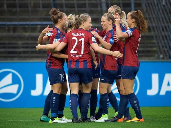 Fussball Frauen 1.Bundesliga 02.10.2017 4. Spieltag Potsdam Karl Liebknecht Stadion 1 FFC Turbine Potsdam geg SV Werder Bremen 1 : 1 1 : 0 TORJUBEL Turbine Potsdam vlnr ua Felicitas RAUCH 19 Turbine Tabea KEMME 21 Turbine Elise KELLOND KNIGHT 6 Turbine Lia WÄLTI ( WAELTI ) 13 Turbine Foto camera 4 Eberhard Thonfeld