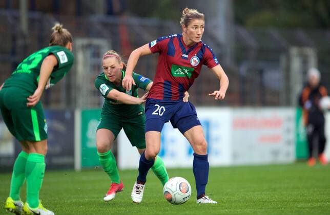 Fussball Frauen 1.Bundesliga 02.10.2017 4. Spieltag Potsdam Karl Liebknecht Stadion 1 FFC Turbine Potsdam geg SV Werder Bremen 1 : 1 vlnr Gabriella TOTH 15 Werder Bremen Cindy KOENIG ( KÖNIG ) 11 Werder Bremen Bianca SCHMIDT 20 Turbine Foto camera 4 Eberhard Thonfeld