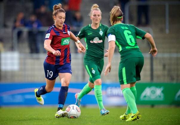 Fussball Frauen 1.Bundesliga 02.10.2017 4. Spieltag Potsdam Karl Liebknecht Stadion 1 FFC Turbine Potsdam geg SV Werder Bremen 1 : 1 vlnr Felicitas RAUCH 19 Turbine Marie Louise ETA 6 Werder Bremen Foto camera 4 Eberhard Thonfeld