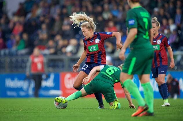 Fussball Frauen 1.Bundesliga 02.10.2017 4. Spieltag Potsdam Karl Liebknecht Stadion 1 FFC Turbine Potsdam geg SV Werder Bremen 1 : 1 vlnr Nina EHEGOETZ ( EHEGÖTZ ) 22 Turbine Marie Louise ETA 6 Werder Bremen Foto camera 4 Eberhard Thonfeld