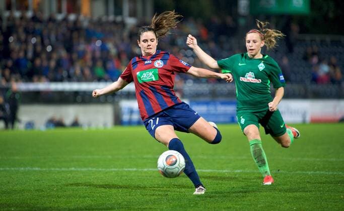 Fussball Frauen 1.Bundesliga 02.10.2017 4. Spieltag Potsdam Karl Liebknecht Stadion 1 FFC Turbine Potsdam geg SV Werder Bremen 1 : 1 Sarah ZADRAZIL 27 Turbine Cindy KOENIG ( KÖNIG ) 11 Werder Bremen Foto camera 4 Eberhard Thonfeld