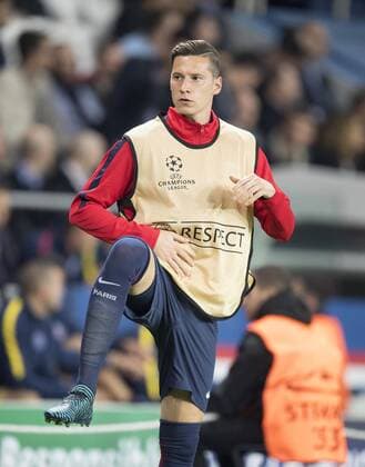 Julian DRAXLER (Paris) waerm sich auf, Ersatzspieler, Fussball Champions League, Vorrunde 2. Spieltag, Gruppe B, Paris St. Germain - FC Bayern Muenchen (M) 3:0, am 27.09.2017 in Paris Frankreich.