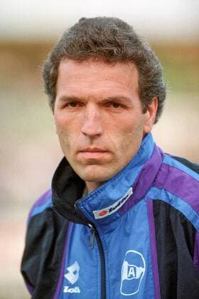 Aus 2. BL Saison 1995 1996 VfL Wolfsburg (Grün) gegen Arminia Bielefeld 1:1 am 22.04.1996. Im Foto: Bielefeld Trainer Ernst Middendorp.