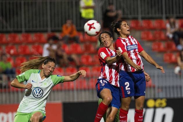 Atletico de Madrid s Silvia Meseguer and Vaitiare Robles go for a header during the UEFA Champions League women s match between Ateltico de Madrid and Wolfsburg at the Wanda Sports City in Madrid, Spain, 04 October 2017. Ateltico de Madrid vs. Wolfsburg !ACHTUNG: NUR REDAKTIONELLE NUTZUNG!  Copyright: xRodrigoxJimenezx MAD008 20171004-636427481467870509