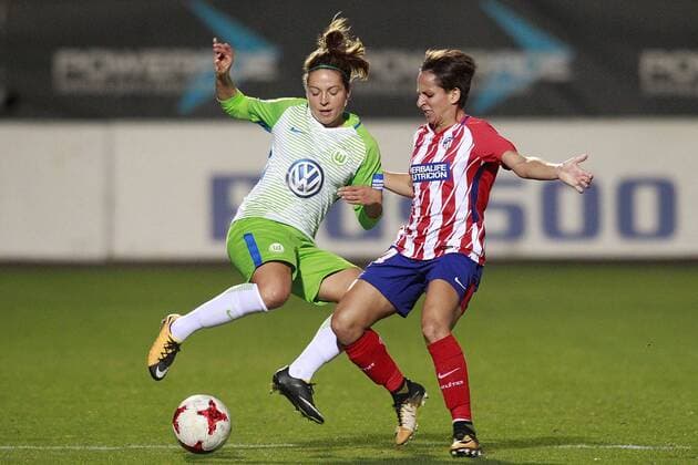 Atletico de Madrid s Marta Corredera (r) and VfL Wolfsburg s Vanessa Bernauer during UEFA Womens Champions League 2017 2018, 1 16 Final, 1st match. October 4,2017.  (20171004177)