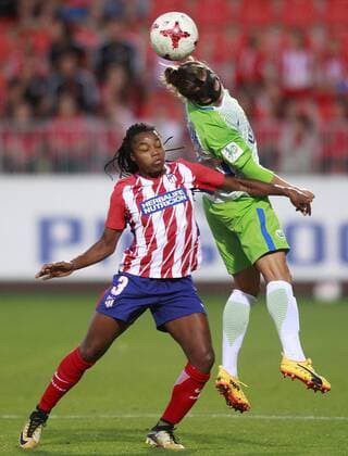 Atletico de Madrid s Ludmila Da Silva (l) and VfL Wolfsburg s Babett Peter during UEFA Womens Champions League 2017 2018, 1 16 Final, 1st match. October 4,2017.  (20171004123)