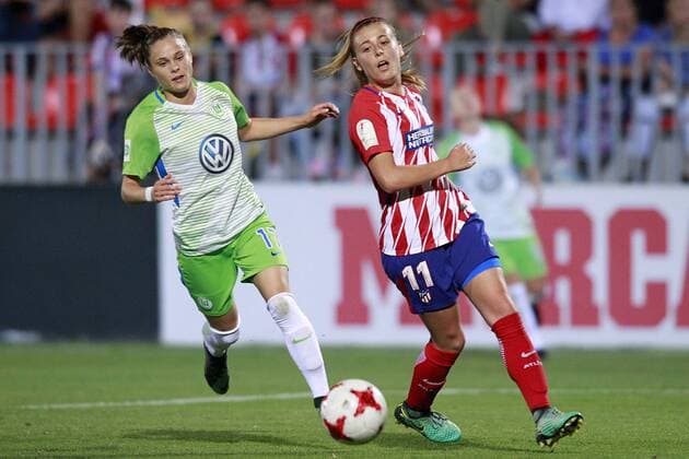Atletico de Madrid s Carmen Menayo (r) and VfL Wolfsburg s Ewa Pajor during UEFA Womens Champions League 2017 2018, 1 16 Final, 1st match. October 4,2017.  (20171004157)