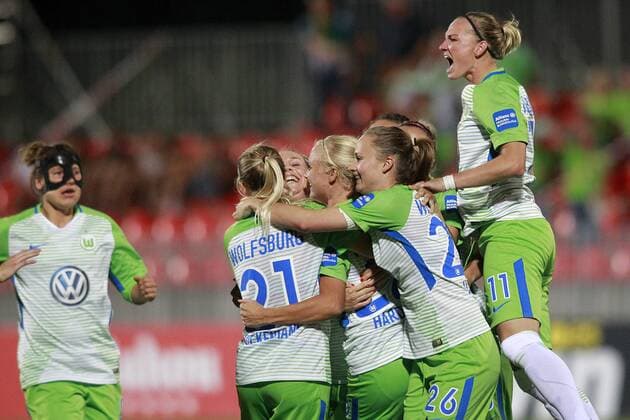 VfL Wolfsburg s players celebrate goal during UEFA Womens Champions League 2017 2018, 1 16 Final, 1st match. October 4,2017.  (20171004141)