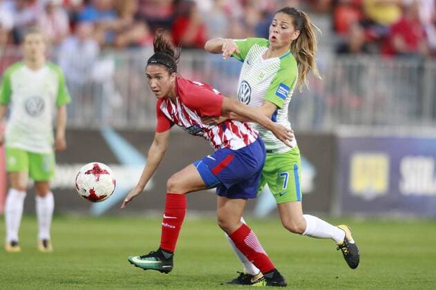 Atletico de Madrid s Silvia Meseguer (l) and VfL Wolfsburg s Sara Bjork Gunnarsdottir during UEFA Womens Champions League 2017 2018, 1 16 Final, 1st match. October 4,2017.  (20171004214)