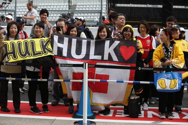 05.10.2017- Nico Hulkenberg (GER) Renault F1 Team RS17 fans Japanese Grand Prix, Suzuka 05 - 08 October 2017 05.10.2017- Nico Hulkenberg (GER) Renault Sport F1 Team RS17 fans 