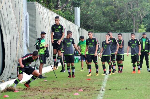 India: Mexico practice session ahead of FIFA U 17 Players of the Mexico football team during a practice session ahead of FIFA U 17 World Cup India 2017.  SaikatxPaulx xPacificxPress