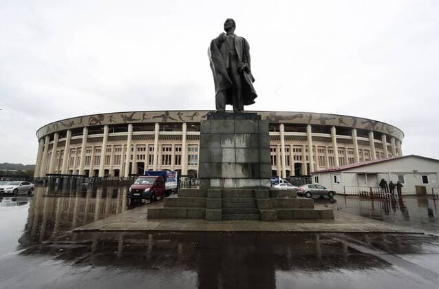 MOSCOW, RUSSIA - OCTOBER 5, 2017: A monument to Russian revolutionary Vladimir Lenin by Luzhniki Stadium renovated for the upcoming 2018 FIFA World Cup WM Weltmeisterschaft Fussball Valery Sharifulin TASS  TS06360D
