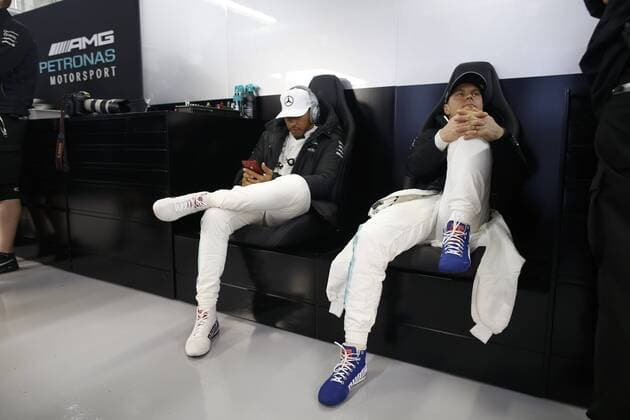 Motorsports: FIA Formula One World Championship WM Weltmeisterschaft 2017, Grand Prix of Japan, 44 Lewis Hamilton (GBR, Mercedes AMG Petronas Formula One Team), 77 Valtteri Bottas (FIN, Mercedes AMG Petronas) Suzuka Japan