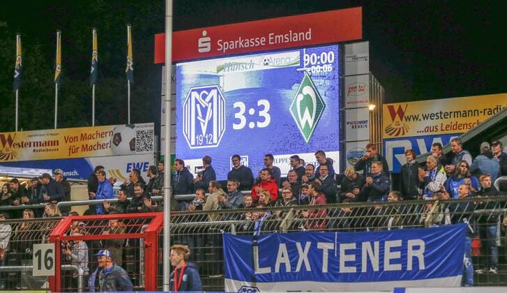 06.10.2017, Hänsch-Arena, Meppen, GER, Testspiel: SV Meppen vs Werder Bremen. Die Anzeigetafel zeigt den Endstand, 3:3 Meppen Niedersachsen Germany Hänsch-Arena