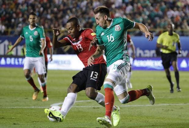 Hector Herrera (R) of Mexico vies for the ball with Curtis Gonzales (L) of Trinidad and Tobago during a match for the qualifiers of the World Cup Russia 2018, at the Alfonso Lastras Stadium, in San Luis Potosi, Mexico, 6 October 2017. Mexico vs Trinidad and Tobago !ACHTUNG: NUR REDAKTIONELLE NUTZUNG!  Copyright: xJoséxMéndezx MEX60 20171007-636429497766743634