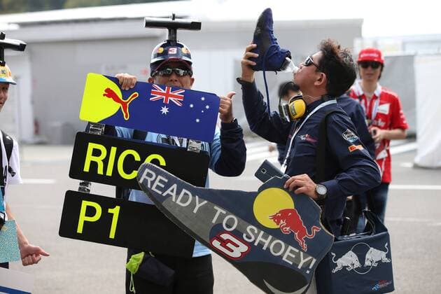 07.10.2017- Daniel Ricciardo (AUS) Red Bull Racing RB13 fans Japanese Grand Prix, Suzuka 05 - 08 October 2017 07.10.2017- Daniel Ricciardo (AUS) Red Bull Racing RB13 fans 