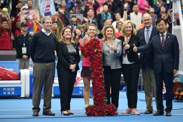 (171007) -- BEIJING, Oct. 7, 2017 -- Simona Halep (3rd L) of Romania celebrates after being presented with a bouquet in the shape of the number 1 , after surging to world number one by winning her women s singles semifinal match against Jelena Ostapenko of Latvia at the China Open tennis tournament in Beijing on Oct. 7, 2017. Simona Halep won 2-0 and advanced to the final. )(wll) (SP)CHINA-BEIJING-TENNIS-CHINA OPEN(CN) JuxHuanzong 