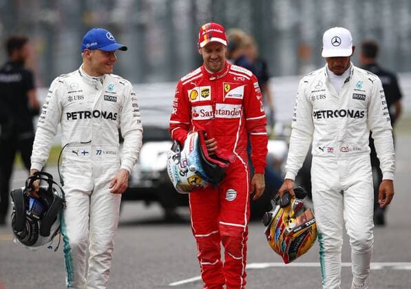Motorsports: FIA Formula One World Championship WM Weltmeisterschaft 2017, Grand Prix of Japan, 77 Valtteri Bottas (FIN, Mercedes AMG Petronas) 5 Sebastian Vettel (GER, Scuderia Ferrari), 44 Lewis Hamilton (GBR, Mercedes AMG Petronas Formula One Team), Suzuka Japan