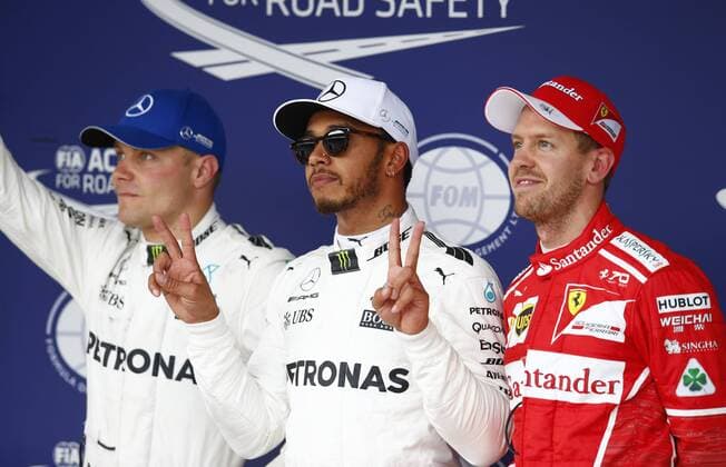 Motorsports: FIA Formula One World Championship WM Weltmeisterschaft 2017, Grand Prix of Japan, 77 Valtteri Bottas (FIN, Mercedes AMG Petronas) 44 Lewis Hamilton (GBR, Mercedes AMG Petronas Formula One Team), Suzuka Japan