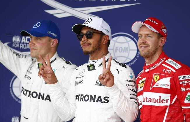 Motorsports: FIA Formula One World Championship WM Weltmeisterschaft 2017, Grand Prix of Japan, 77 Valtteri Bottas (FIN, Mercedes AMG Petronas) 44 Lewis Hamilton (GBR, Mercedes AMG Petronas Formula One Team), Suzuka Japan