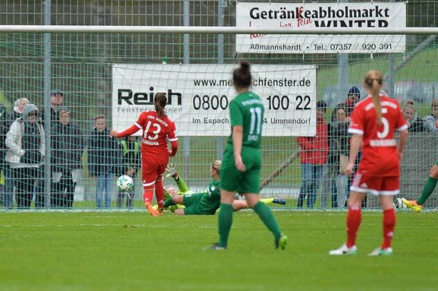 Tor zum 1:0 für den FC Bayern Muenchen durch Lucie Vonkova (FC Bayern Muenchen) Alberweiler, Deutschland, 07.10.2017, Fussball, DFB-Pokal der Frauen, SV Alberweiler - FC Bayern München, xklx