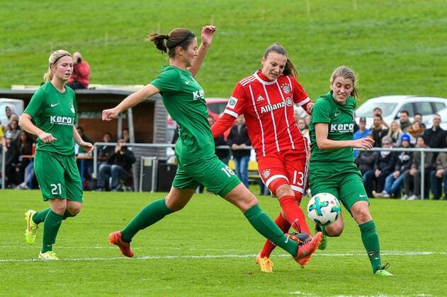 Bilder des Tages - SPORT GER, DFB Pokal, SV Alberweiler vs FC Bayern München 07.10.2017, Hessenbühl-Arena, Alberweiler, GER, DFB Pokal, SV Alberweiler vs FC Bayern München, im Bild Caroline Schad (Alberweiler 18), Lucie Vonkova (Muenchen 13), Svenja Herle (Alberweiler 14) nordphotoxHafner nph00200