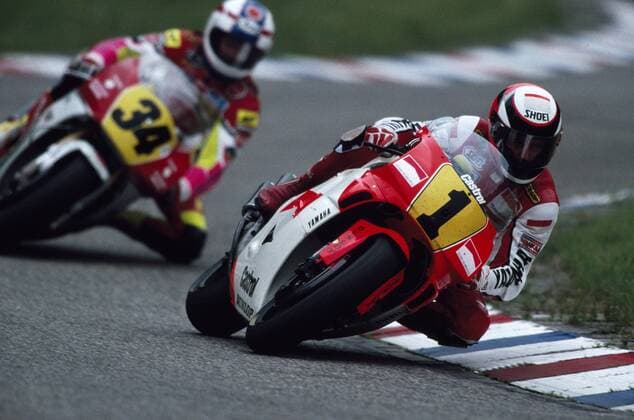 Wayne Rainey USA Yamaha 500cc 3x nämlich 1990 + 1991 + 1992 Weltmeister seine Karriere wurde 1993 durch einen Unfall in Misano beendet er ist seitdem querschnittgelähmt an zweiter Stelle im Bild Kevin Schwantz USA Suzuki