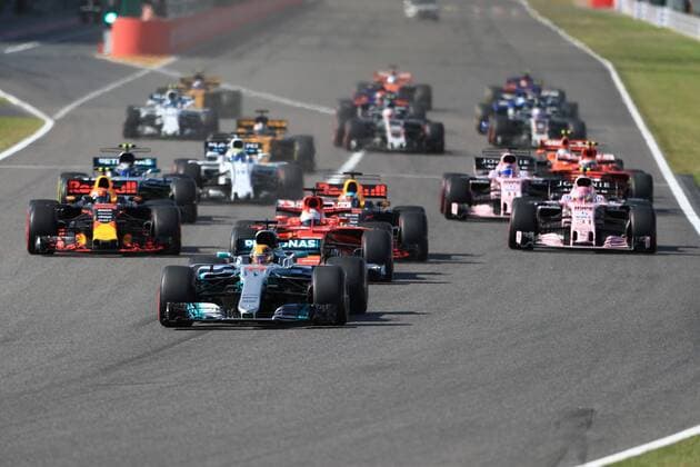 8th October 2017, Suzuka Circuit, Suzuka, Japan; Japanese Formula One Grand Prix, Sunday Race Day; Lewis Hamilton - Mercedes AMG Petronas F1 Team leads the race start  ActionPlus11939006