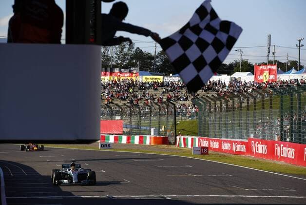 Motorsports: FIA Formula One World Championship WM Weltmeisterschaft 2017, Grand Prix of Japan, checkered flag 44 Lewis Hamilton (GBR, Mercedes AMG Petronas Formula One Team), Suzuka Japan