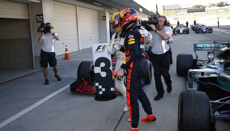 Motorsports: FIA Formula One World Championship WM Weltmeisterschaft 2017, Grand Prix of Japan, parc ferme, 33 Max Verstappen (NDL, Red Bull Racing) 44 Lewis Hamilton (GBR, Mercedes AMG Petronas Formula One Team), Suzuka Japan