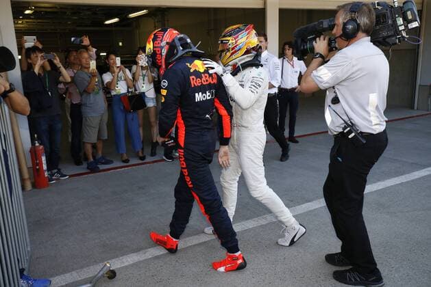 Motorsports: FIA Formula One World Championship WM Weltmeisterschaft 2017, Grand Prix of Japan, parc ferme, 33 Max Verstappen (NDL, Red Bull Racing) 44 Lewis Hamilton (GBR, Mercedes AMG Petronas Formula One Team), Suzuka Japan