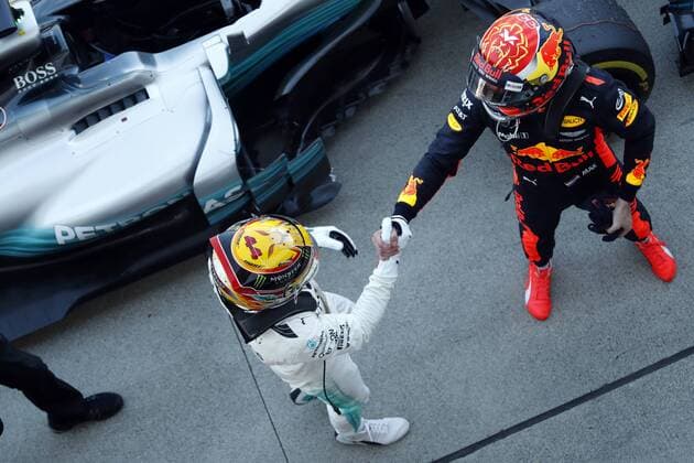 Motorsports: FIA Formula One World Championship WM Weltmeisterschaft 2017, Grand Prix of Japan, parc ferme 44 Lewis Hamilton (GBR, Mercedes AMG Petronas Formula One Team), 33 Max Verstappen (NDL, Red Bull Racing) Suzuka Japan