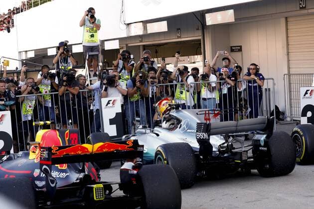 Motorsports: FIA Formula One World Championship WM Weltmeisterschaft 2017, Grand Prix of Japan, parc ferme 44 Lewis Hamilton (GBR, Mercedes AMG Petronas Formula One Team), Suzuka Japan