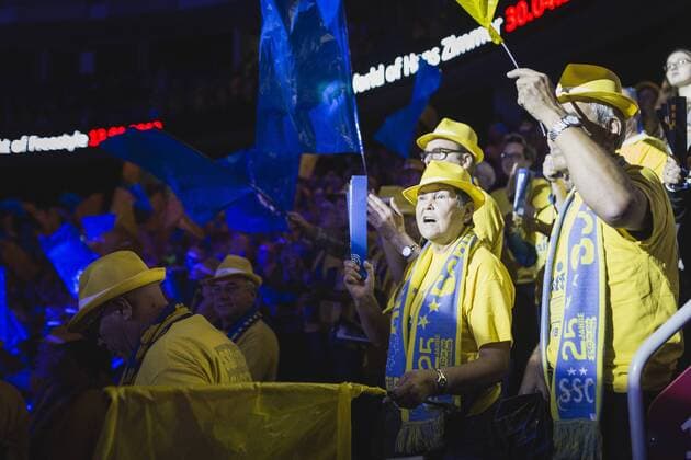 Hannover, Deutschland, 08.10.2017: Schwerin Fans beim Spiel zwischen SSC Palmberg Schwerin und Allianz MTV Stuttgart beim Volleyball Supercup 2017.