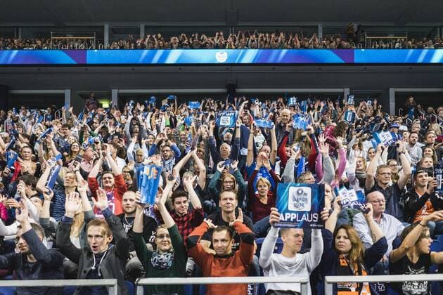 Hannover, Deutschland, 08.10.2017: Fans beim Spiel zwischen SSC Palmberg Schwerin und Allianz MTV Stuttgart beim Volleyball Supercup 2017.