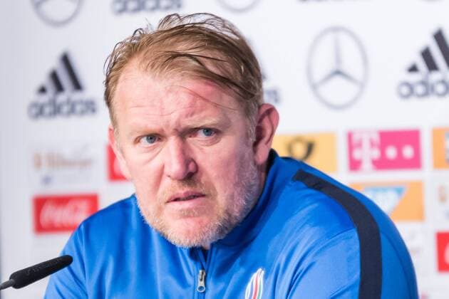 Robert Prosinecki (AZE, Trainer, team coach) bei der Pressekonferenz nach dem Spiel; beim Interview, TV; Porträt, Einzelbild, Fußball, Männer, Länderspiel, Deutschland-Aserbaidschan, xprx