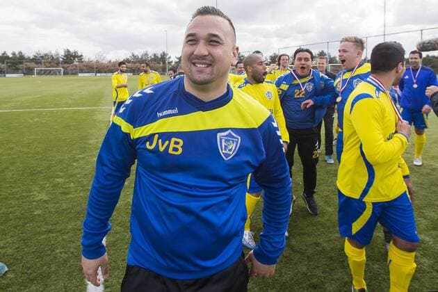 ELSPEET Elspeet Veluwezoom football 4th class Saturday season 2015 2016 Sportpark Op de Heide 30 04 2016 Veluwezoom celebrates the championship trainer Jhon van Beukering Elspeet Veluwezoom