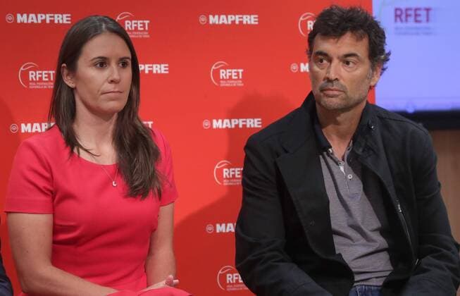 Bilder des Tages - SPORT Former tennis players Sergi Bruguera (R), new Spanish team s captain for Davis Cup, and Anabel Medina (L), new Fed Cup s Spanish team captain, address a press conference PK Pressekonferenz during their presentation in Madrid, Spain, 11 October 2017. Bruguera and Medina replaces Conchita Martinez (unseen) who was captain of both teams. PRESENTATION OF NEW CAPTAINS OF SPANISH TEAMS FOR DAVIS CUP AND FED CUP !ACHTUNG: NUR REDAKTIONELLE NUTZUNG!  Copyright: xZIPIx GR3011 20171011-636433298174515482