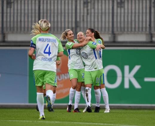 goal celebration Alexandra Popp Wolfsburg 11 Football UEFA Women Champions League VfL Wolfsburg Atletico Madrid xPW001F2Px