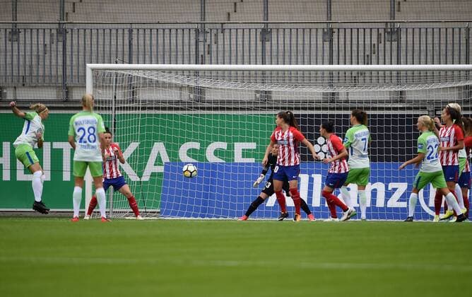 Alexandra Popp Wolfsburg 11 reached against Torfrau Andrea Paraluta Madrid goal to 1 0 Football UEFA Women Champions League VfL Wolfsburg Atletico Madrid xPW001F2Px