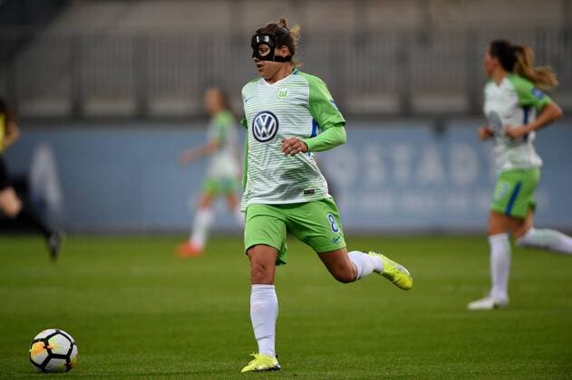 Babett Peter Wolfsburg 8 with Facemask Football UEFA Women Champions League VfL Wolfsburg Atletico Madrid xPW001F2Px