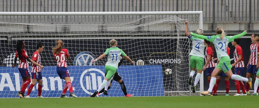 Alexandra Popp VfL Wolfsburg reached here the 1 0