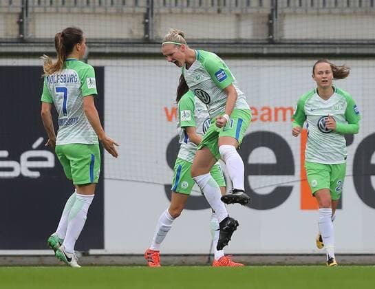 goal celebration Alexandra Popp VfL Wolfsburg