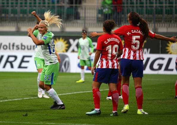 Wolfsburg vs Atletico Madrid CL Women Wolfsburg Germany 11 10 2017 Football VfL Wolfsburg vs Atletico Madrid 1 32 Final UEFA Women Champions League Season 2017 18 Picture shows Pernille Harder VfL Wolfsburg cheering with the Team After her goal Wolfsburg