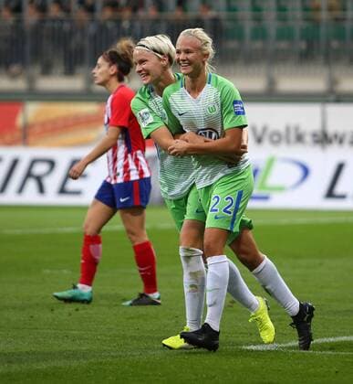 Wolfsburg vs Atletico Madrid CL Women Wolfsburg Germany 11 10 2017 Football VfL Wolfsburg vs Atletico Madrid 1 32 Final UEFA Women Champions League Season 2017 18 Picture shows Pernille Harder VfL Wolfsburg cheering with Nilla Fischer VfL Wolfsburg After her goal Wolfsburg